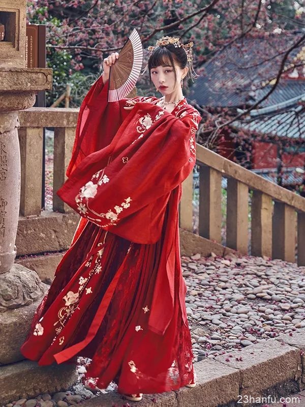 谁都挡不住汉服的二度破圈！
