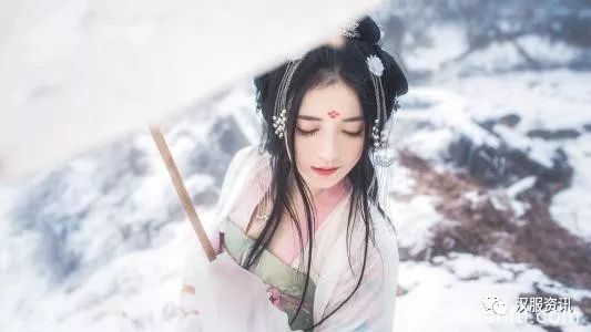穿汉服背后的辛酸，出门玩一天，化妆两小时？